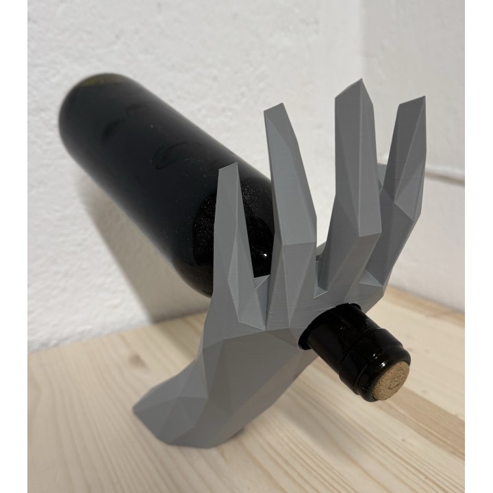 Porta bottiglia di design – Mano scultorea